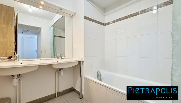 CLIMATISABLE - Dernière étage - T3 60 m² avec terrasse - Box et/ou parking possible(s)
