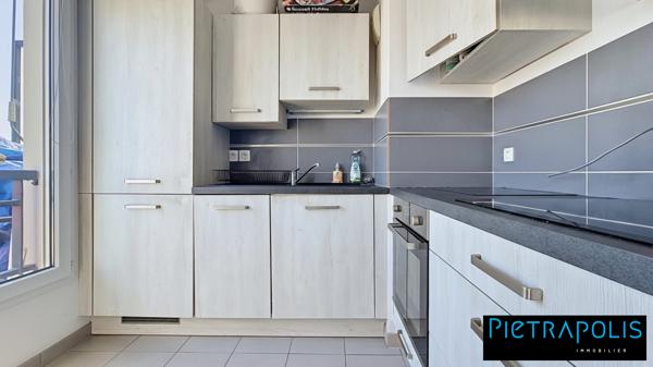CLIMATISABLE - Dernière étage - T3 60 m² avec terrasse - Box et/ou parking possible(s)