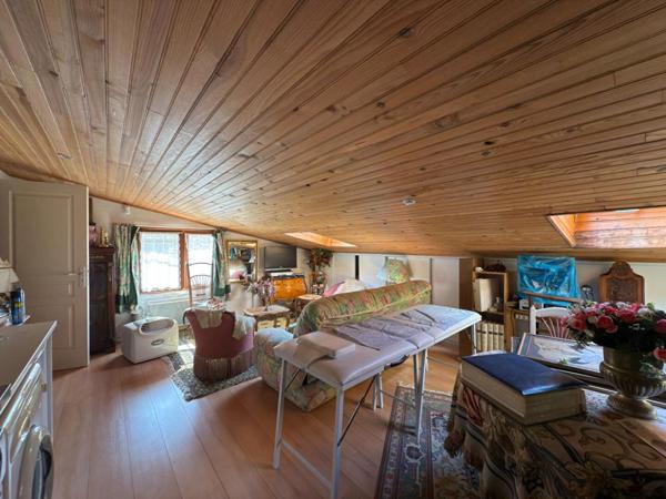 Villa avec piscine et garage à Faugères