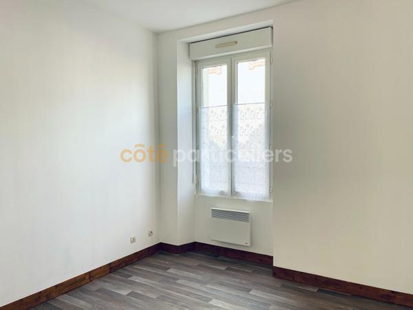 Vente
                Immeuble570 m² - 28 Pièces -
                    ISIGNY SUR MER (14230)