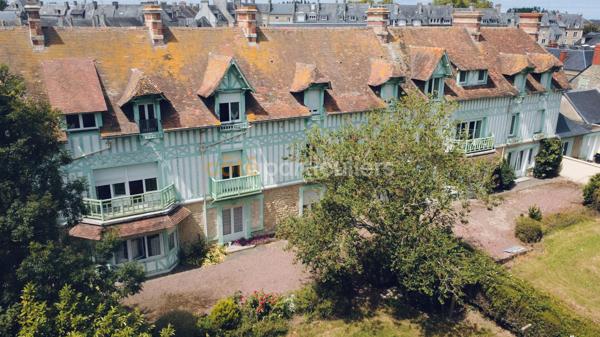 Vente
                Immeuble570 m² - 28 Pièces -
                    ISIGNY SUR MER (14230)