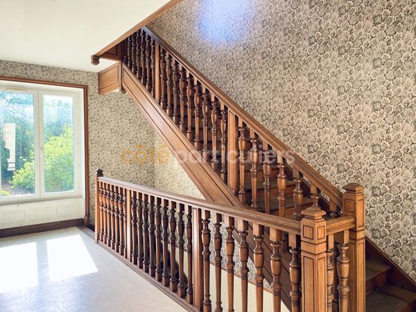 Vente
                Immeuble570 m² - 28 Pièces -
                    ISIGNY SUR MER (14230)