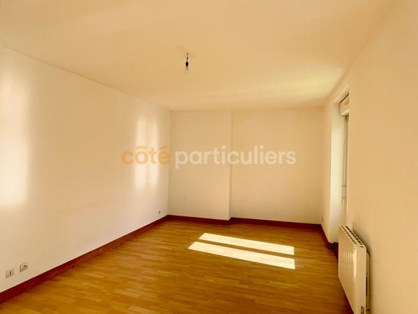 Vente
                Immeuble570 m² - 28 Pièces -
                    ISIGNY SUR MER (14230)