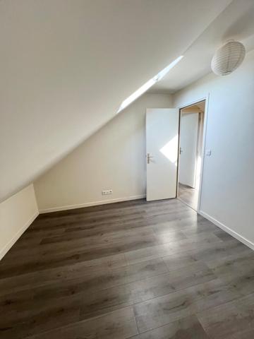 Appartement triplex avec cour privative et stationnement – Taverny centre-ville