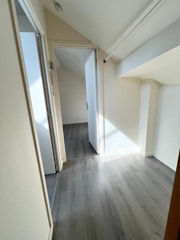 Appartement triplex avec cour privative et stationnement – Taverny centre-ville