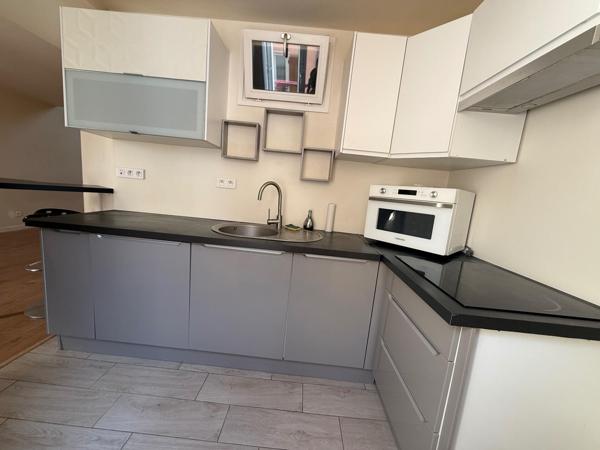 Appartement triplex avec cour privative et stationnement – Taverny centre-ville