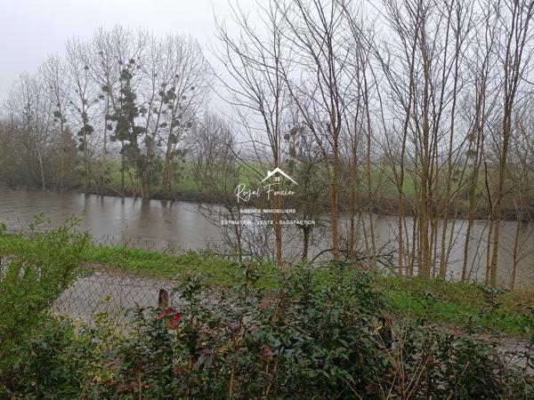 Dans un hameau, avec vue sur la rivière