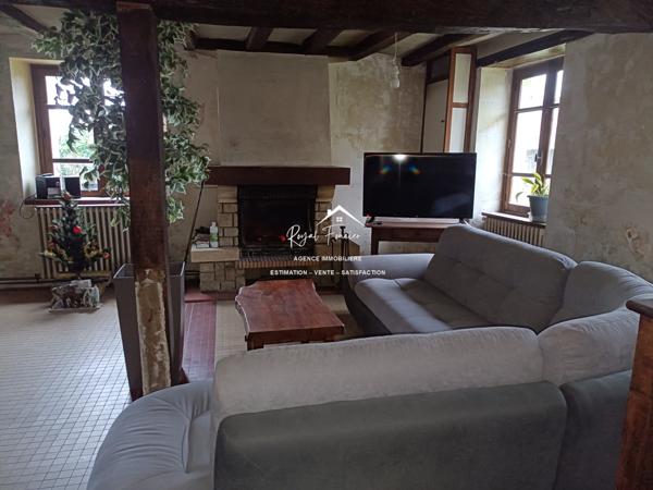 Dans un hameau, avec vue sur la rivière