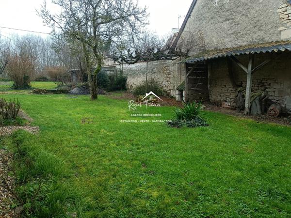 Dans un hameau, avec vue sur la rivière