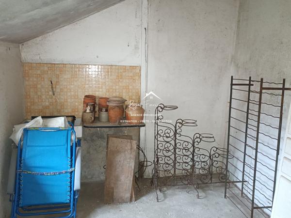 Dans un hameau, avec vue sur la rivière