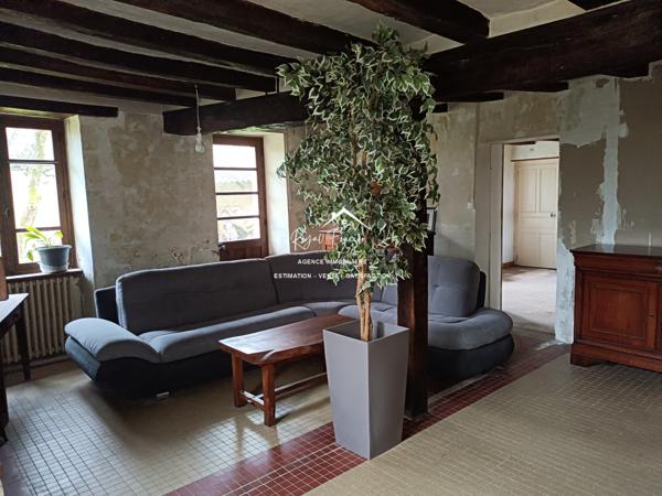 Dans un hameau, avec vue sur la rivière