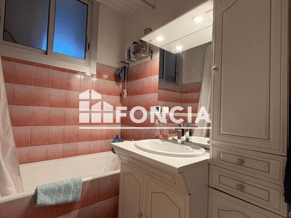 Location Appartement 3 pièces 75 m² - 18 RUE EUGENIE Hyeres 83400