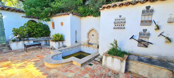 Villa Lorgues 5 pièce(s) 246 m2