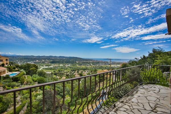 Maison à vendre    8 pièces •  Mandelieu-la-Napoule