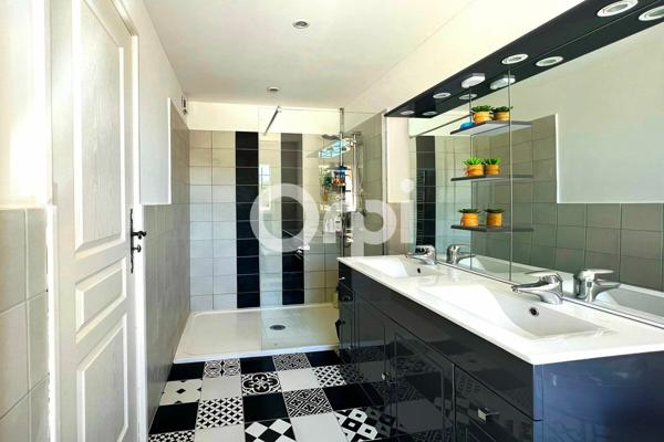 Maison à vendre    8 pièces •  Mandelieu-la-Napoule