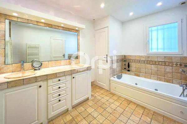 Maison à vendre    8 pièces •  Mandelieu-la-Napoule