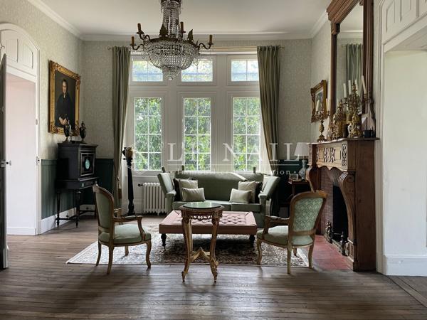 Authentique manoir du XIXe siècle restauré avec dépendances et parc en Sud Manche