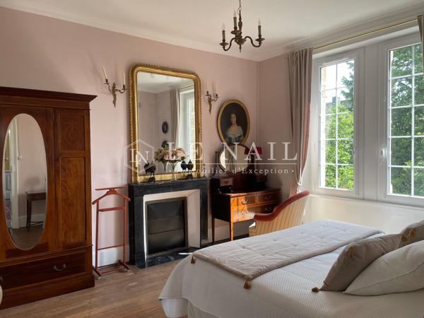 Authentique manoir du XIXe siècle restauré avec dépendances et parc en Sud Manche