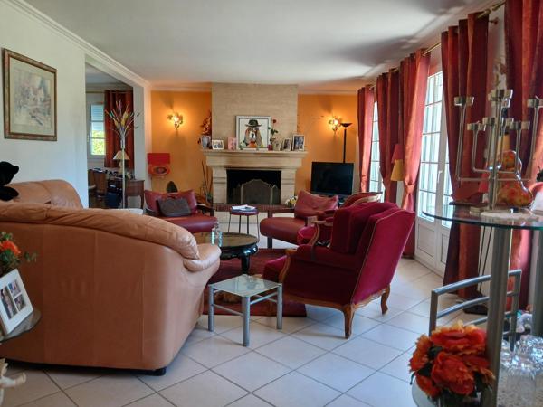 Evreux, proche hopital, belle maison plain pied de 157m² environ sur sous sol