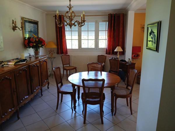 Evreux, proche hopital, belle maison plain pied de 157m² environ sur sous sol