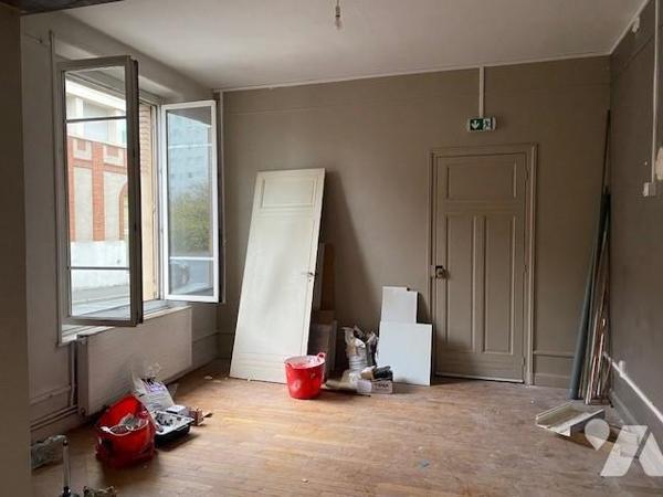 Secteur rue du champ de mars, grand appartement de 3 pièces avec jardinet et garage