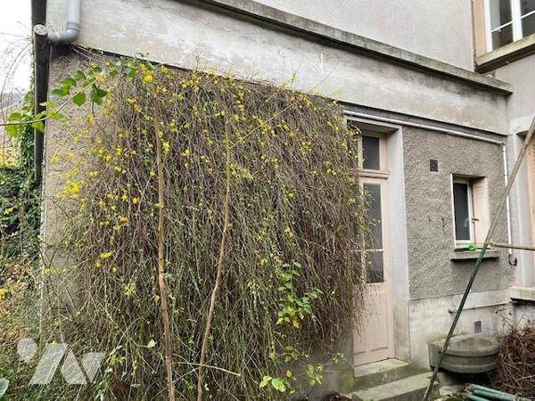 Secteur rue du champ de mars, grand appartement de 3 pièces avec jardinet et garage