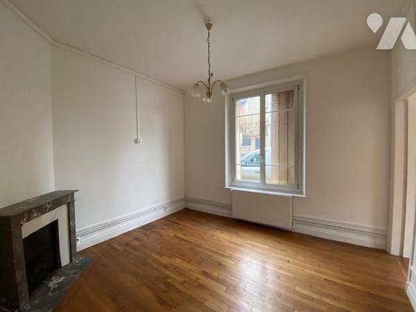 Secteur rue du champ de mars, grand appartement de 3 pièces avec jardinet et garage