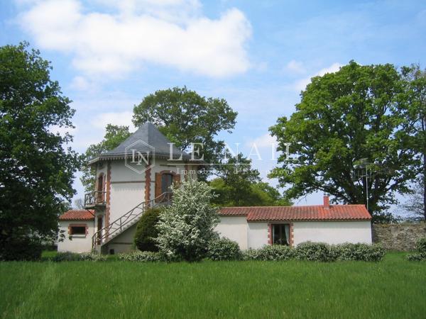 CHÂTEAU XIXe EN VENDÉE CONVENANT POUR UNE EXPLOITATION TOURISTIQUE