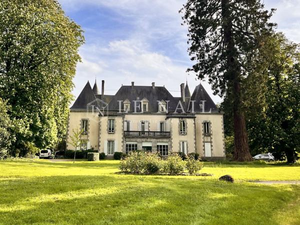 CHÂTEAU XIXe EN VENDÉE CONVENANT POUR UNE EXPLOITATION TOURISTIQUE