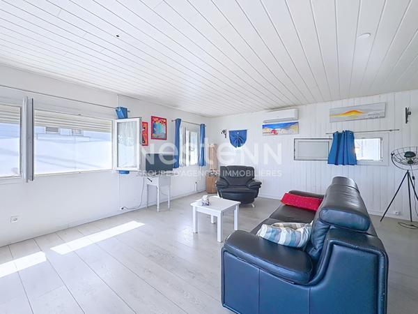 Charmant chalet 3 pièces entièrement rénové de 70 m² avec terrasse, espace arboré & garage à Gruissan Plage des Chalets