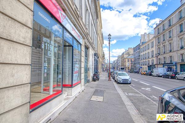 Versailles Saint-Louis Murs de boutique de 72m² €340 000 ** - Référence 27312