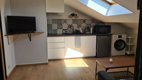 A LOUER A DIGNE-LES-BAINS (04) CHARMANT APPARTEMENT T2 MEUBLE RENOVE