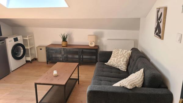 A LOUER A DIGNE-LES-BAINS (04) CHARMANT APPARTEMENT T2 MEUBLE RENOVE