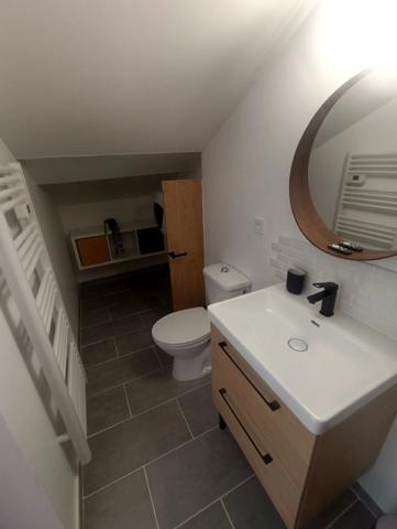 A LOUER A DIGNE-LES-BAINS (04) CHARMANT APPARTEMENT T2 MEUBLE RENOVE