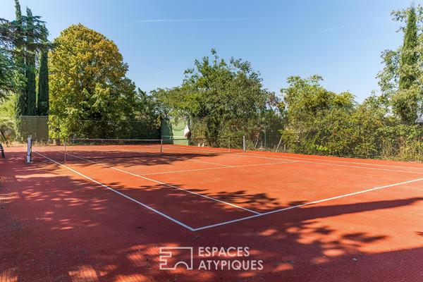 Propriété de caractère avec parc, piscine et tennis à Valence