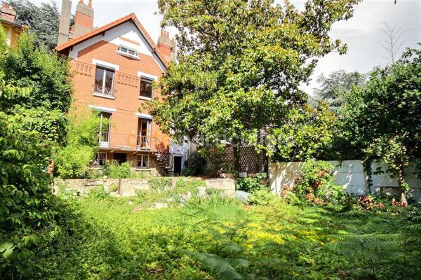 Vente
                Maison123 m² - 6 Pièces -
                    CHATILLON (92320)