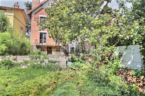 Vente
                Maison123 m² - 6 Pièces -
                    CHATILLON (92320)