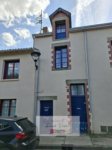 A VENDRE en Exclusivité à Pouzauges, Maison de centre-ville entièrement rénovée avec 1 chambre