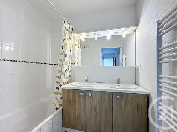 Appartement T3 à vendre  3 pièces - 57 m 2   GUJAN MESTRAS  - 33