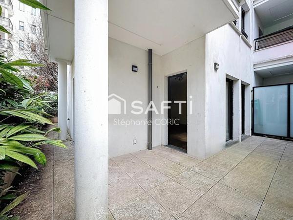 REZ DE JARDIN AVEC TERRASSE PRIVATIVE - CALME