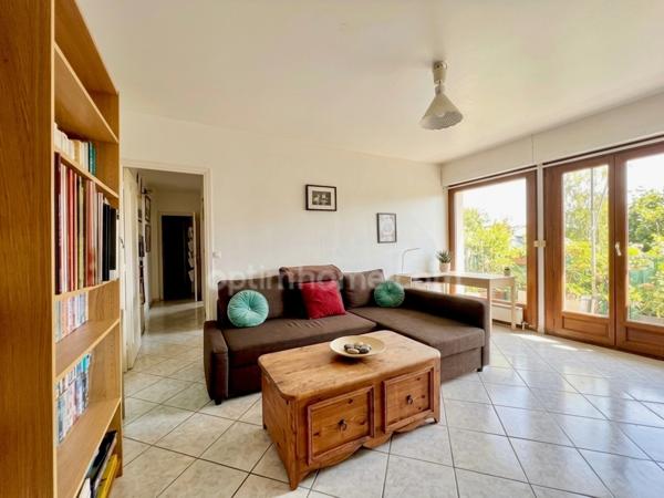 À vendre 3 pièces, le Plessis-Bouchard, 2 Chambres, balcon, cave, proche gare.