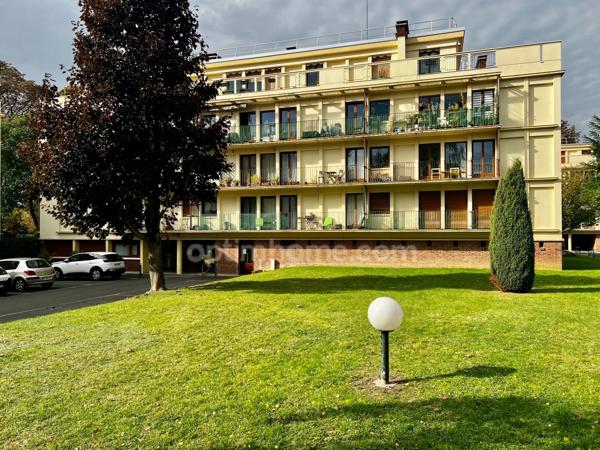 À vendre 3 pièces, le Plessis-Bouchard, 2 Chambres, balcon, cave, proche gare.