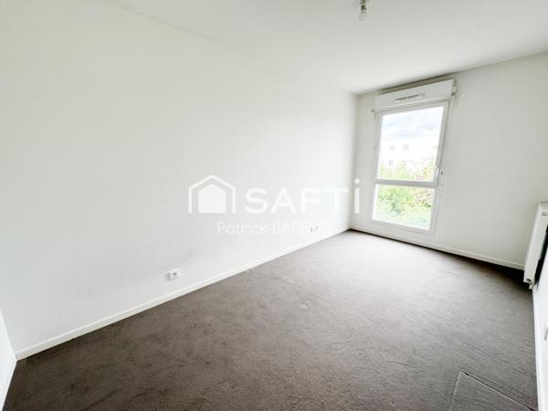 Belles surfaces proche toutes commodités 300 mètres de la gare du RER A