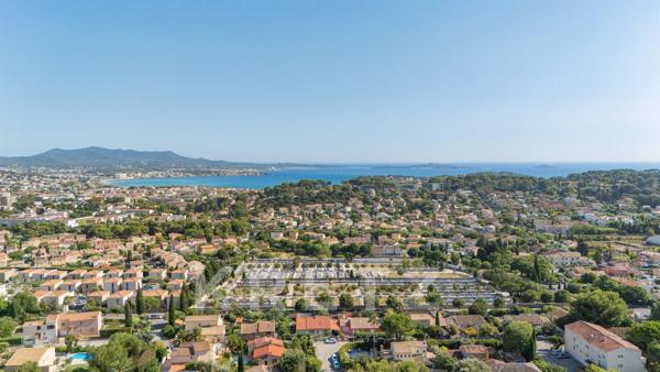 Maison d'architecte de 250m2 avec garage , terrasse et piscine à débordement