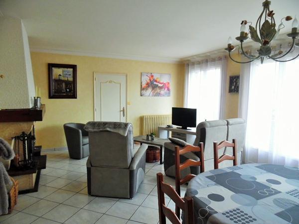 A 5 MN DE CHOLET - MAISON 3 CHAMBRES SUR SOUS-SOL