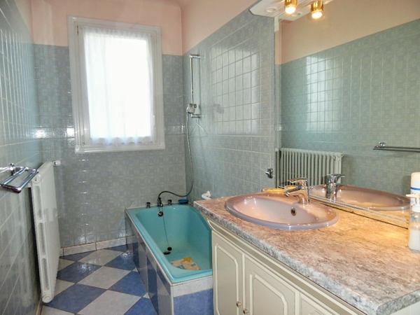 A 5 MN DE CHOLET - MAISON 3 CHAMBRES SUR SOUS-SOL