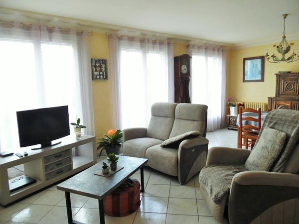 A 5 MN DE CHOLET - MAISON 3 CHAMBRES SUR SOUS-SOL