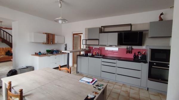 Maison indépendante avec fort potentiel dans un environnement calme