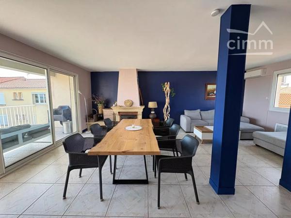 LOCATION SAISONNIERE: Cette maison à seulement 10m de la mer et idéale pour 6-7 personnes est composée comme suit :