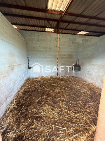 Maison avec 25HA de terrain et 40 box à chevaux